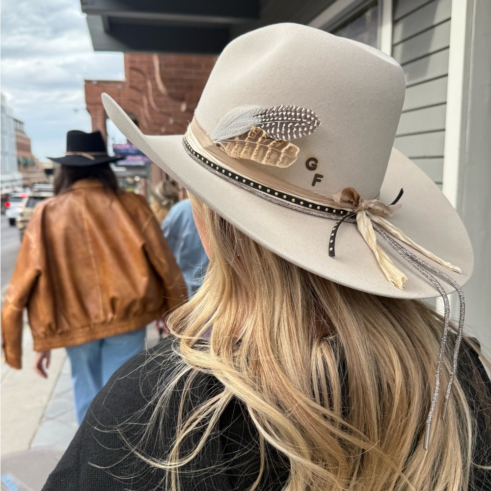 Kemo Sabe Light Hat with Brown & Black Trim